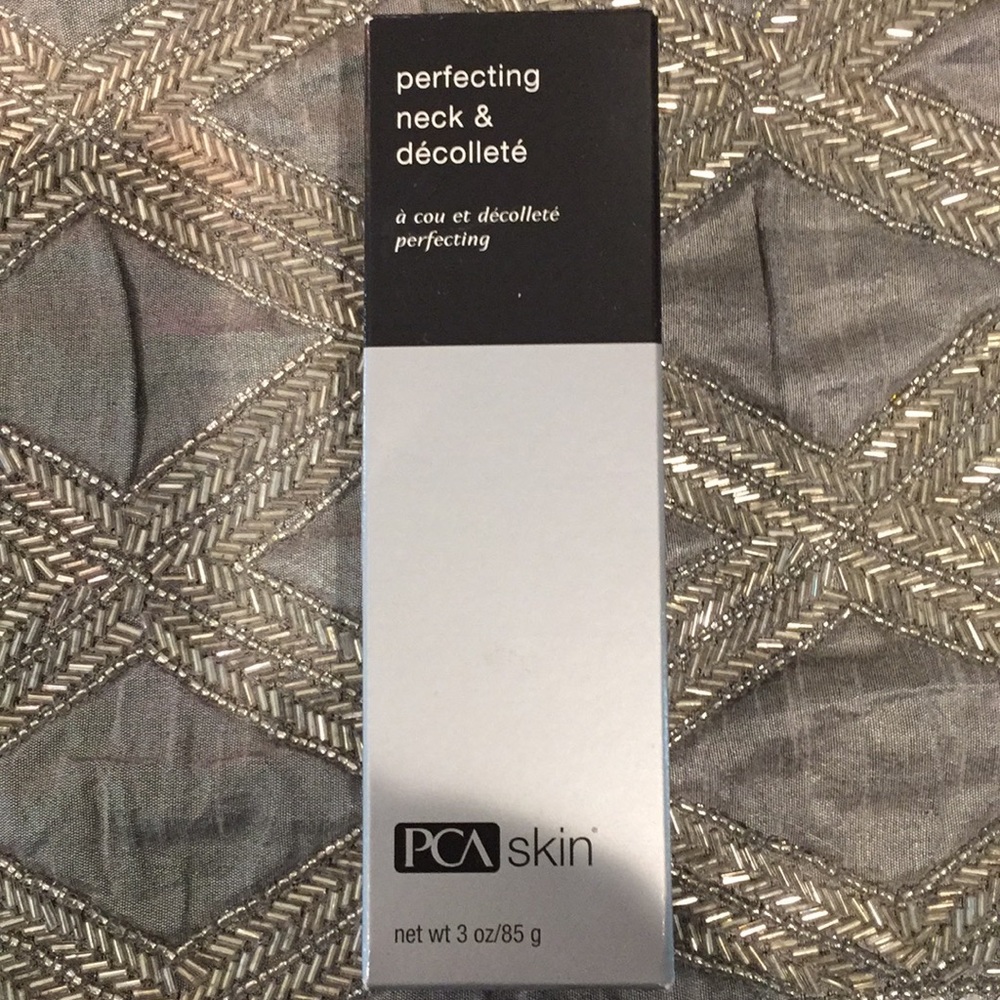 🦄BNIB PCA skin Perfecting Neck & Décolleté